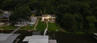 Gentle Sloped Lot, Private Dock, Boat Slip, Kayaks, Fire Table, Lakeview Deck, Family Friendly