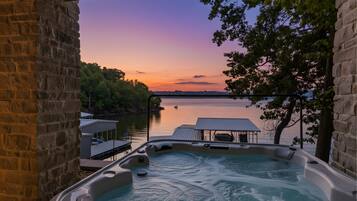 Casa, varias camas, acceso a la alberca (Grand Gaze) | Tina de hidromasaje al aire libre