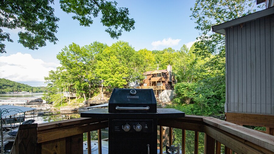 Wonderful Remote Lake Cabin! Fish From Deck & Dock