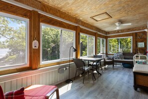 Chaumière, Plusieurs lits, patio (Indian Creek Retreat) | Aire de séjour