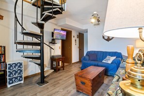 코티지, 침대(여러 개), 파티오 (Indian Creek Retreat) | 거실 공간