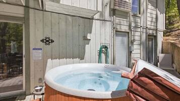 Cabin, Multiple Beds, Pool Access (Lake Life Livin) | Outdoor spa tub