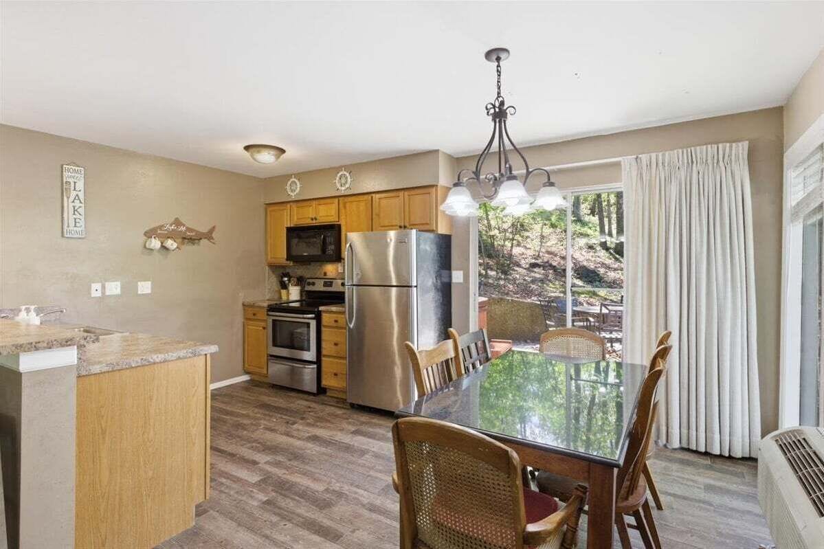 Cabin, Multiple Beds, Pool Access (Lake Life Livin) | Private kitchen