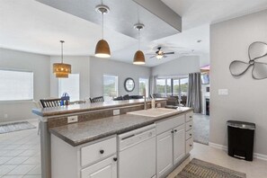 Appart'hôtel, plusieurs lits, accès piscine (High Tide Hideaway) | Intérieur