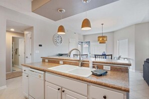 Appart'hôtel, plusieurs lits, accès piscine (High Tide Hideaway) | Intérieur