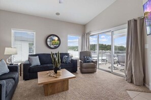 Huoneisto, useita sänkyjä, pääsy uima-altaalle (High Tide Hideaway) | Oleskelualue