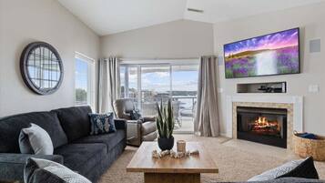 Huoneisto, useita sänkyjä, pääsy uima-altaalle (High Tide Hideaway) | Oleskelualue