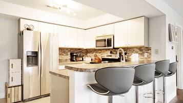 House, Multiple Beds, Patio (The Lookout) | Private kitchen