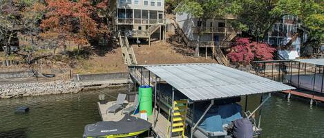 Maison, plusieurs lits, patio (The Lookout) | Vue sur l’eau