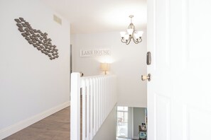 Casa, varias camas, patio (The Lookout) | Interior