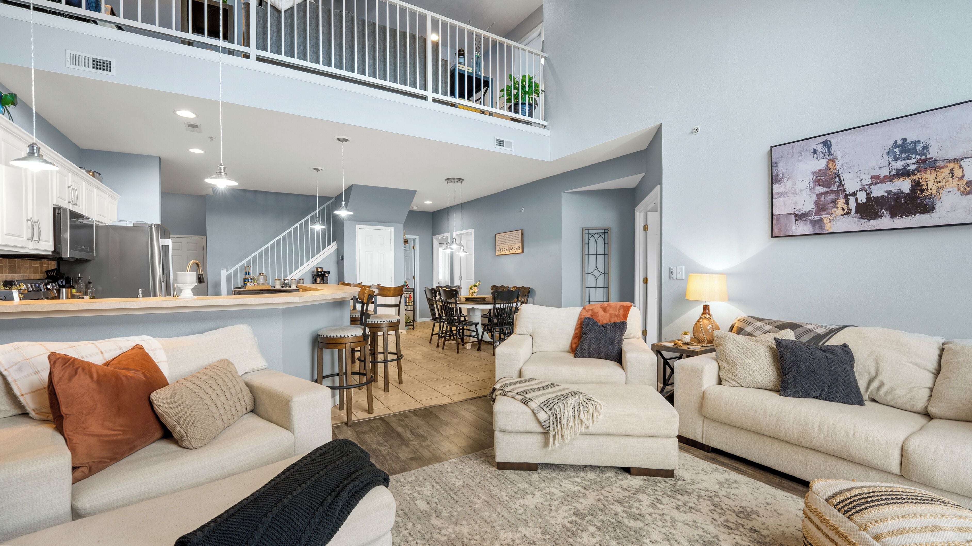 Condo, nhiều giường, có thể sử dụng hồ bơi (No Wake Zone) | Khu phòng khách