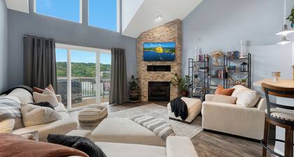 Boat Slip, 3 Pools, Golf, Ozarks Ampitheater, & Amazing Lake Views at Big Niangua