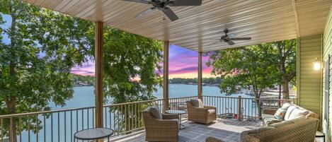 ハウス ベッド (複数台) スパ浴槽 (Eagle Ridge) | 部屋からの景観