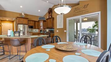 Casa, várias camas, banheira de imersão (Eagle Ridge) | 4 quartos, individualmente decorados, individualmente mobiliados