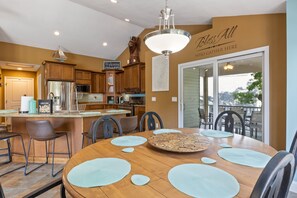 4 عدّة غرف نوم وبديكورات فريدة لكل غرفة وطراز فريد لكل وحدة