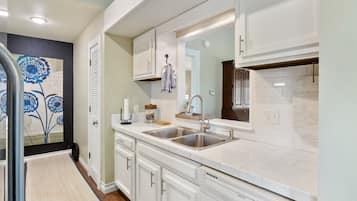 House, Multiple Beds, Pool Access, Garden View (Relaxation Haven) | Interior