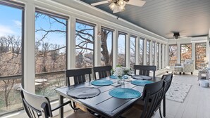 Hus, flere senger, terrasse (Captain's Quarters) | Utsikt fra rommet