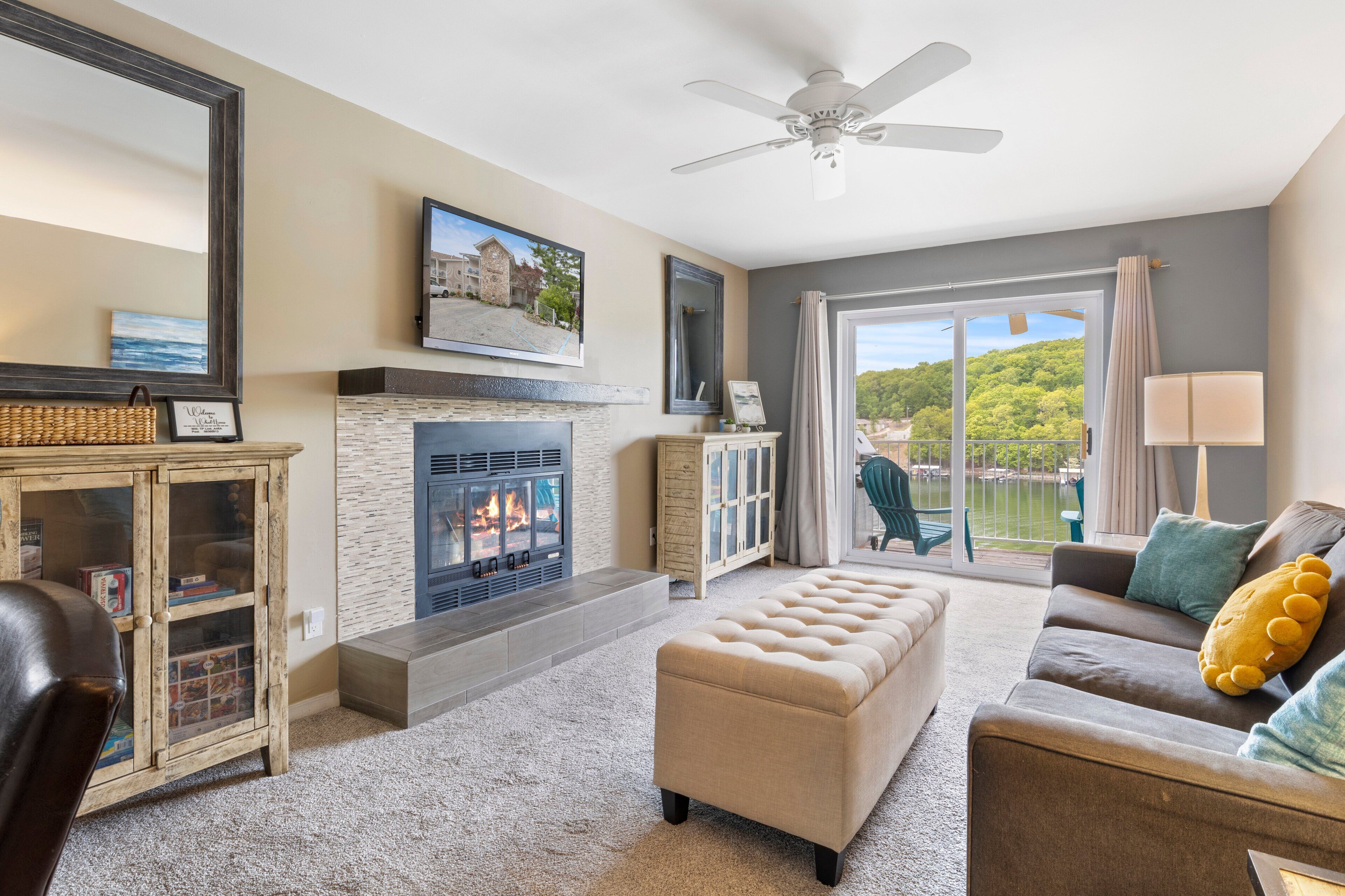 콘도, 침대(여러 개), 발코니 (Wheel House Lake House) | 거실 공간