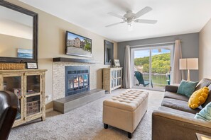 Lägenhet - flera sängar - balkong (Wheel House Lake House) | Vardagsrum