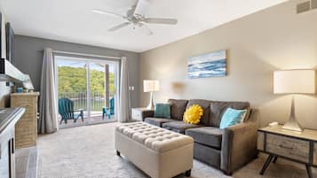 Appartement, meerdere bedden, balkon (Wheel House Lake House) | Woonruimte