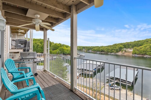 Great Views and Pool Next to Docknockers!