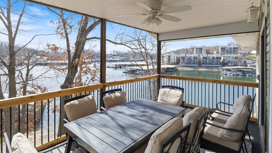 Spacious, Central Location, Fire Pit, Boat Slip