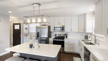 Rumah, Beberapa Tempat Tidur, patio (Sunrise Shores) | Dapur pribadi