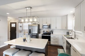 Private kitchen - Spacious, Central Location, Fire Pit, Boat Slip (Lake Ozark)