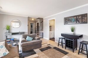 Nhà, nhiều giường, sân hiên (Sunrise Shores) | Khu phòng khách