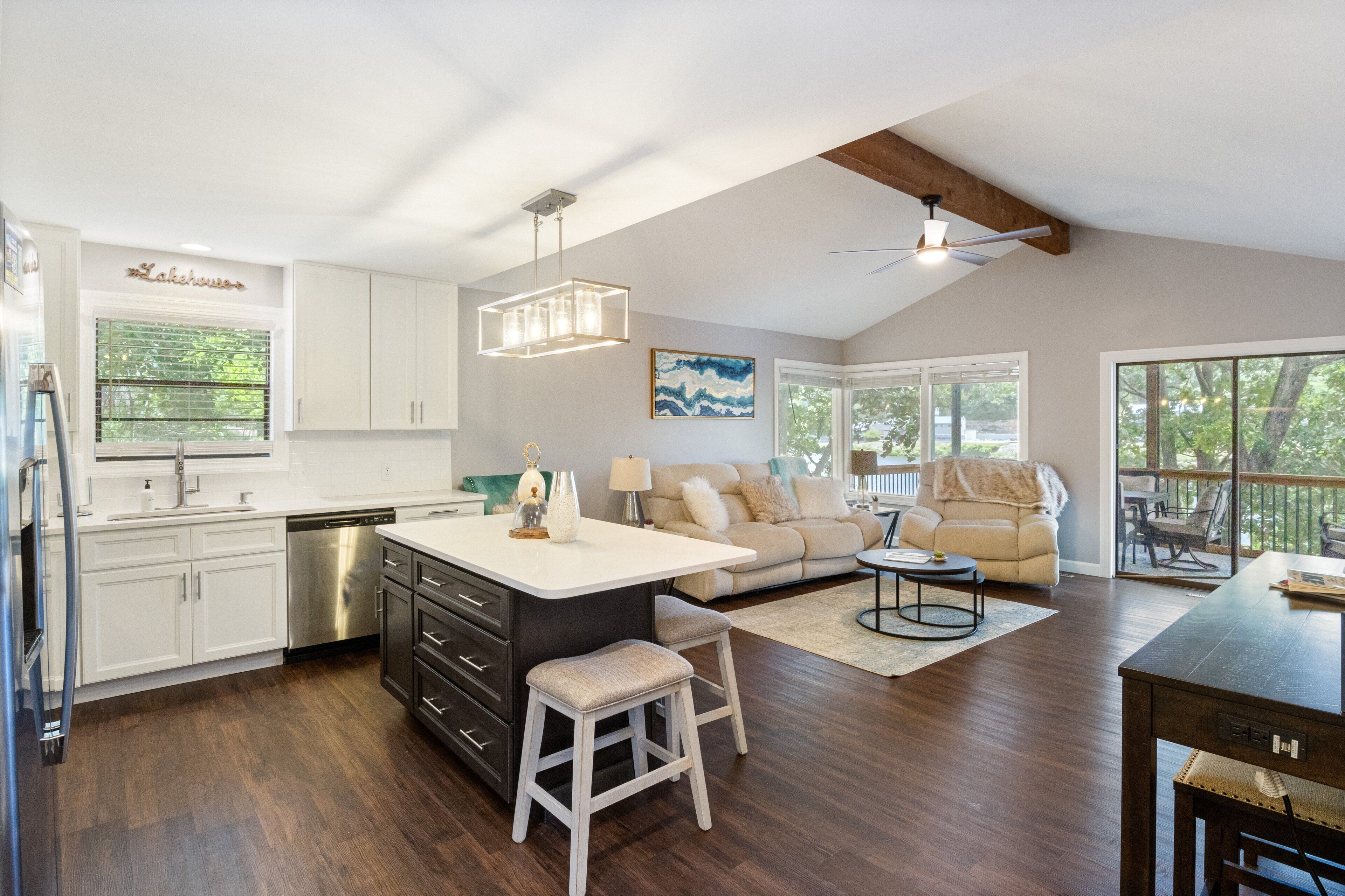 House, Multiple Beds, Patio (Sunrise Shores) | Living area