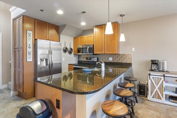 Apartment, Mehrere Betten, Poolzugang (Reel Retreat) | Eigene Küche