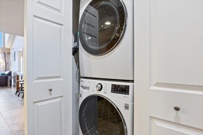 Apartment, Mehrere Betten, Poolzugang (Reel Retreat) | Innenbereich