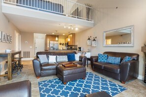 Lejlighed - flere senge - adgang til pool (Reel Retreat) | Opholdsområde