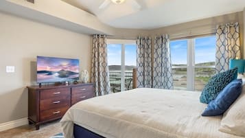 コンドミニアム ベッド (複数台) プールアクセス (Reel Retreat) | 2 室のベッドルーム、客室ごとに異なる装飾、客室ごとに異なるインテリア、ベッドシーツ