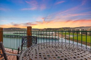 Apartment, Mehrere Betten, Poolzugang (Reel Retreat) | Speisen im Freien