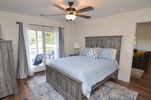 Casa, várias camas, varanda (Cordelia's Moonlit Manor) | 5 quartos, individualmente decorados, individualmente mobiliados