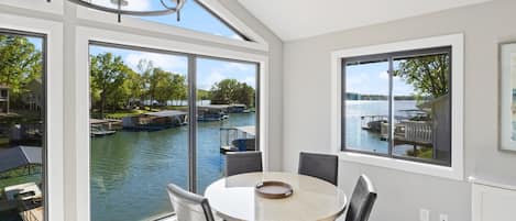 House, Multiple Beds, Hot Tub (Waters Edge on Burning Bush Drive) | 7 bedrooms, individually decorated, individually furnished, bed sheets