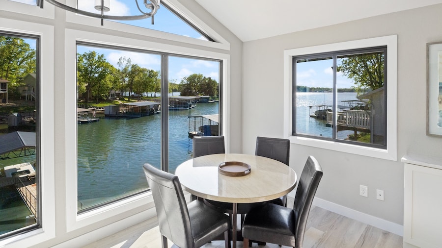 Firepit, Hot Tub, Kayak, Games In & Out, Spacious