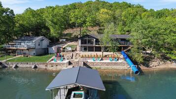 Casa, varias camas, hidromasaje (Waters Edge on Burning Bush Drive) | Exterior