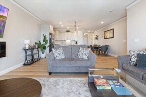 Living area - 19mm Family-friendly, Bunks & Games at Topsider w/ 2 Pools (Osage Beach)