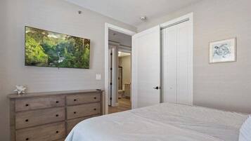 Condo, Multiple Beds, Patio (Lookout Lodge) | 3 bedrooms, individually decorated, individually furnished, bed sheets