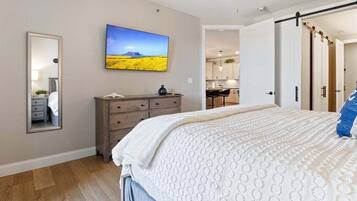 Condo, Multiple Beds, Patio (Lookout Lodge) | 3 bedrooms, individually decorated, individually furnished, bed sheets