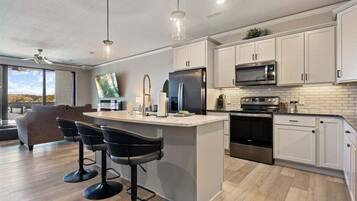 Condo, Multiple Beds, Patio (Lookout Lodge) | Private kitchen