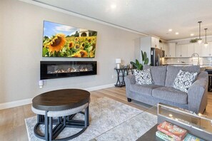 Living area - 19mm Family-friendly, Bunks & Games at Topsider w/ 2 Pools (Osage Beach)