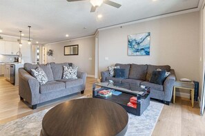 公寓式客房, 多张床, 露台 (Lookout Lodge) | 起居区