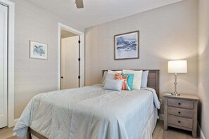 Apartamento, varias camas, patio (Lookout Lodge) | 3 dormitorios, decoración individual, mobiliario individual