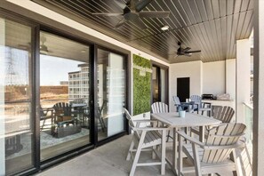 Leilighet, flere senger, terrasse (Lookout Lodge) | Utendørsservering