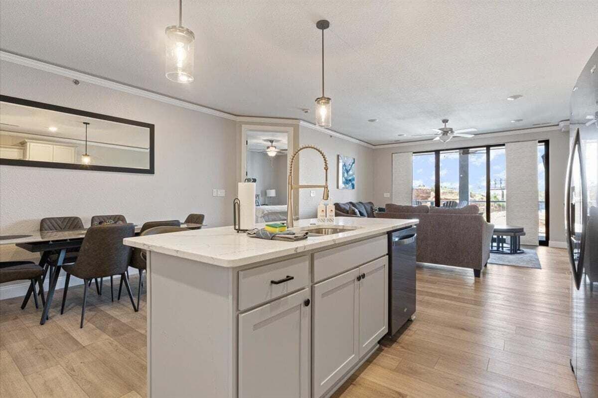 Leilighet, flere senger, terrasse (Lookout Lodge) | 3 soverom, individuelt dekorert, individuelt innredet og sengetøy