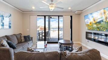 Condo, varias camas, patio (Lookout Lodge) | Área de sala de estar