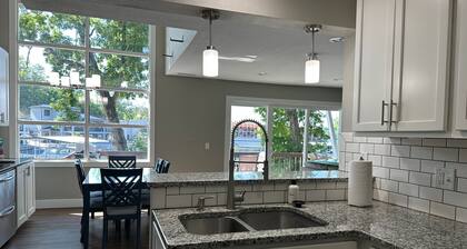 Our Cove Retreat - Perfect for Swimming, Tanning & Prime Location Fun!